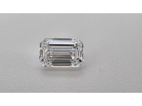 Diamant emerald 2.50 crt ( IGI gecertificeerd )
