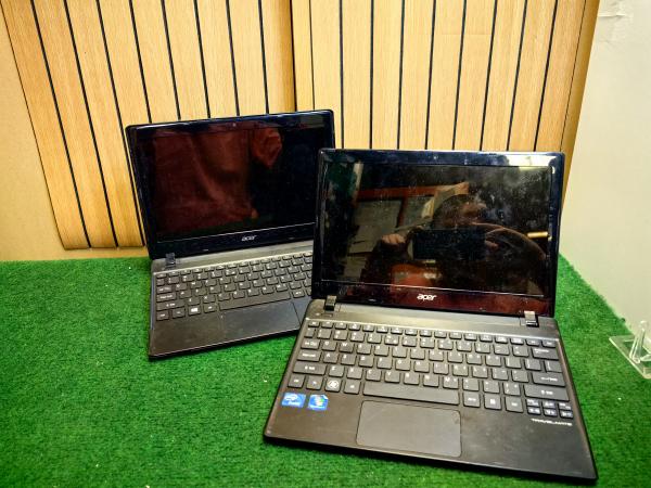 2x Acer TravelMate B113 Laptop Defect