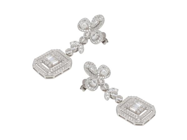 Zilverkleurige oorbellen schakels briljanten moissaniet