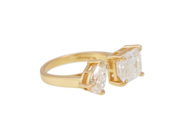 Ring met 2 stenen in geel zilver moissaniet