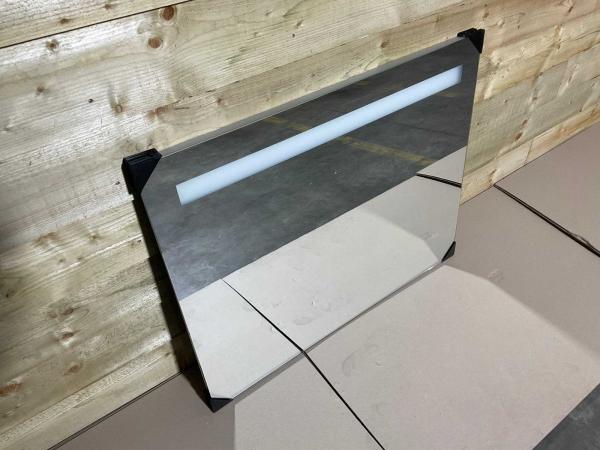 Beaux spiegel 100x80cm m/sensor en verlichting