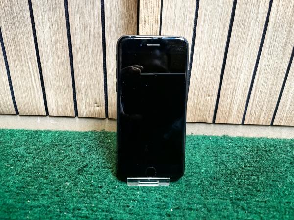 Apple iPhone 7 32GB Accu 72 iOS 15 - In Nette Staat