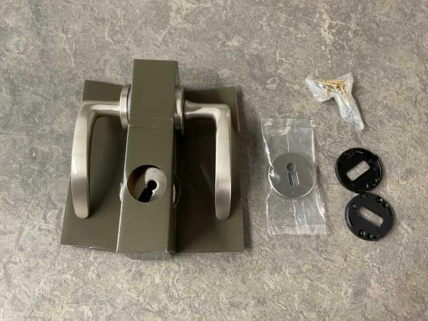 8x Yale deurkrukset Danilio mat vernikkeld