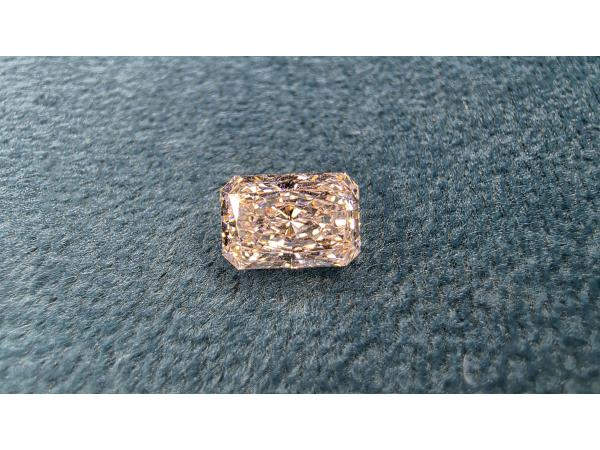 Diamant radiant 1.00 crt ( IGI gecertificeerd )