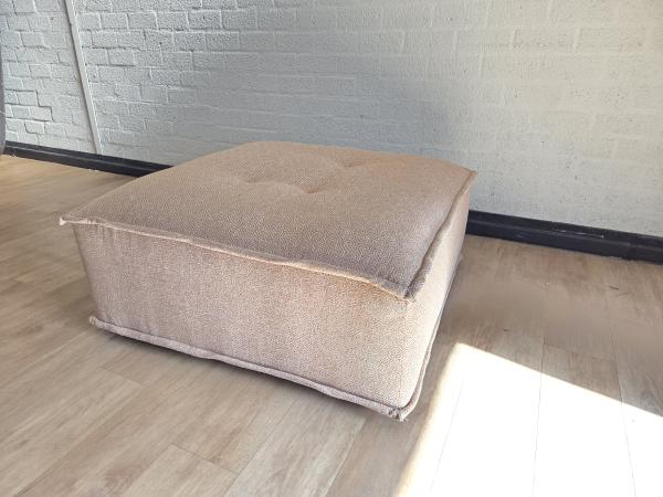 Roze hocker in zeer goede staat