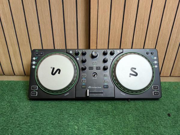 The Next Beat By Tiesto Draaitafel - In Nette Staat