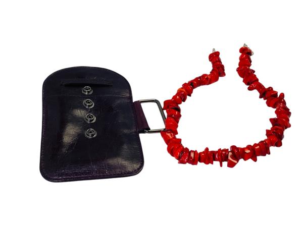 Bloedkoraal Ketting met Lederen Etui