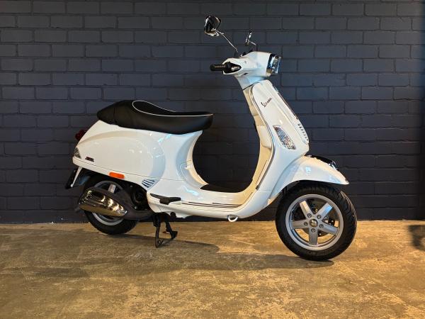 Ophaalveiling | Scooters en Motorscooters van o.a. Vespa, Aprilia & Niu