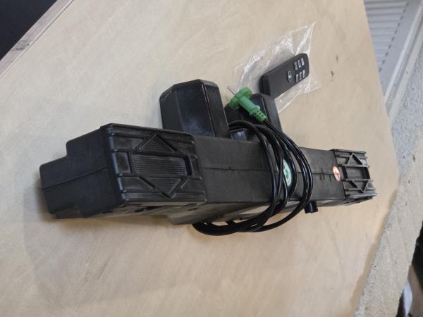 Werkende bedmotor en afstandsbediening 