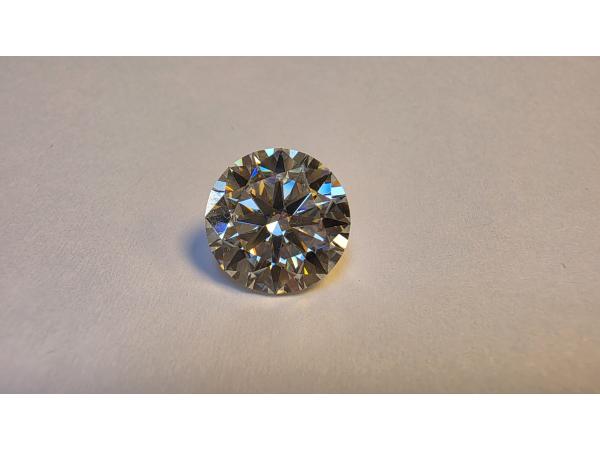 Moissanite briljant 7.00 crt ( GRA gecertificeerd )