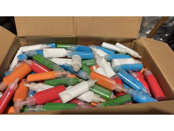 Box with 450 bottles of glitter paint, 5 colors