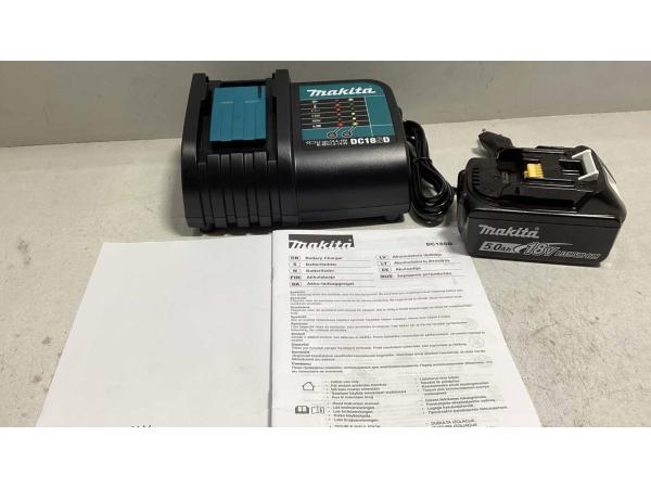Makita 5Ah Accu + makita acculader DC18SD