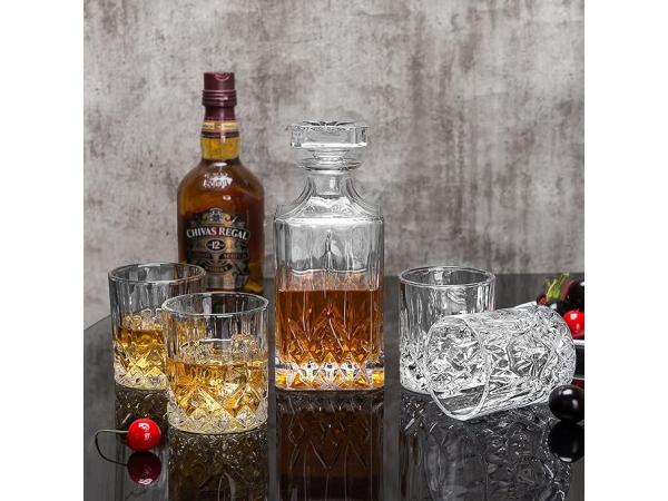 Gift set of whisky glasses with decanter