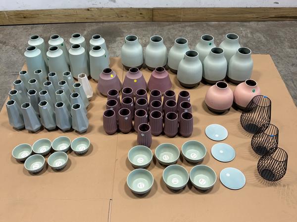 Set of flower pots and vases, 78 pieces