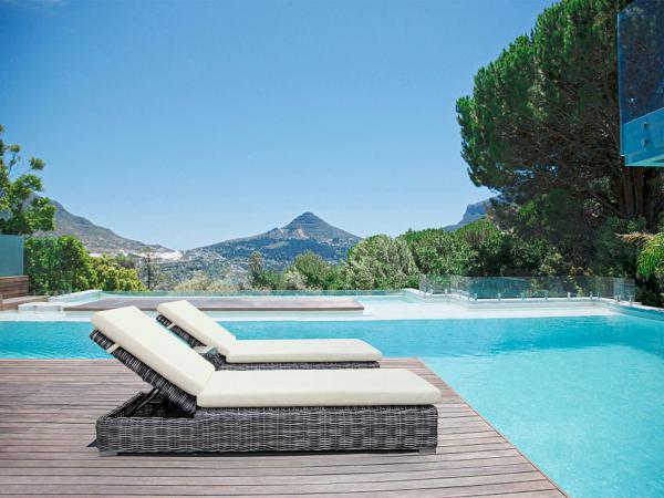 Ligbeddenset incl. bijzettafel/kussens 3-delig