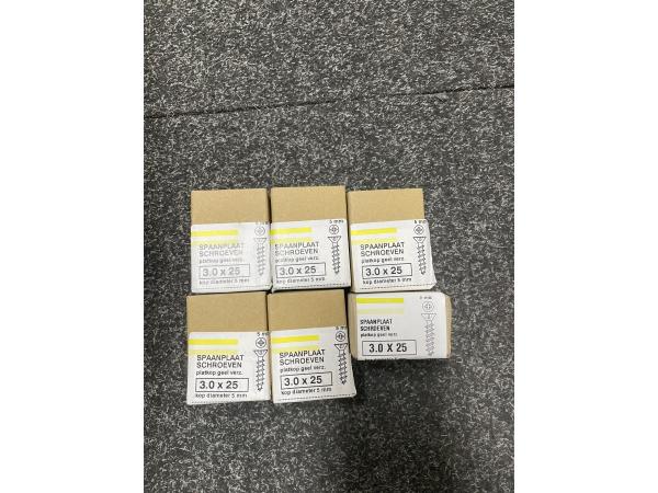 6x Spaanplaatschroef Verzinkt 3,0x25 PZ1 200 Stuks