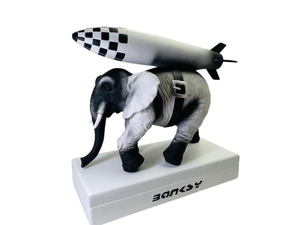 Banksy | Heavy Weaponry Olifant Sculptuur