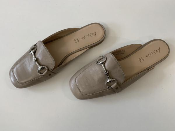 Beige Alesya damesloafers maat 36