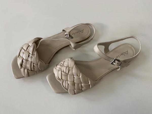Beige Alesya CLU3801 sandalen maat 39