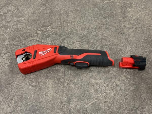 Milwaukee accu pijpensnijder 12V C12PC