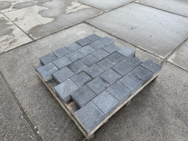 49 M2 Prijstopper! Betonsteen Donkergrijs 20x20x8 Cm