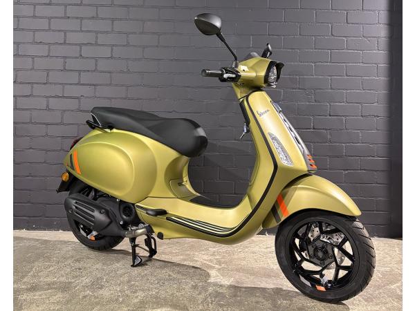 Vespa sprint S 50 Verde