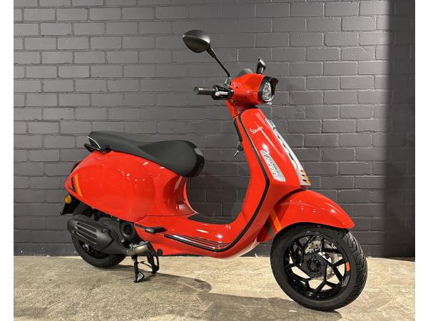Vespa Sprint S 50 Rood