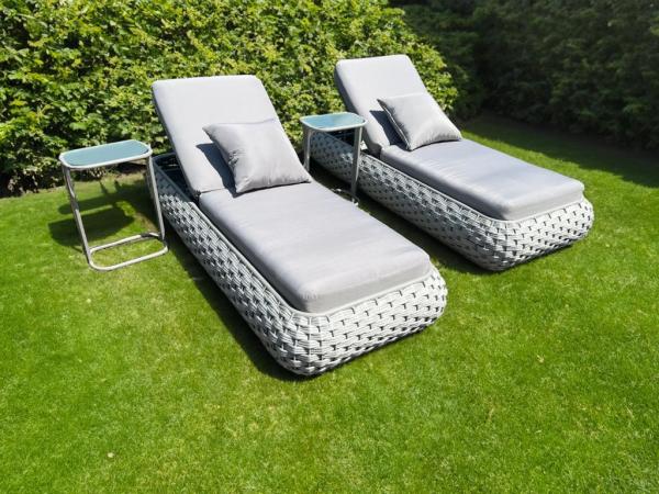 Ligbeddenset incl. bijzettafel/kussens 3-delig