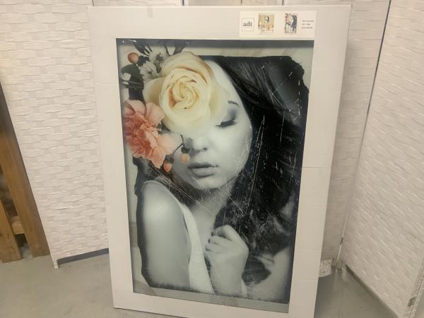 Glasschilderij dame met bloemen 80x120cm