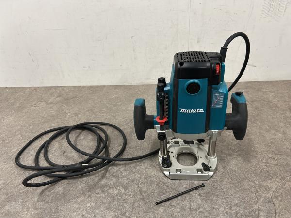 Makita bovenfrees 2100W RP2303FC
