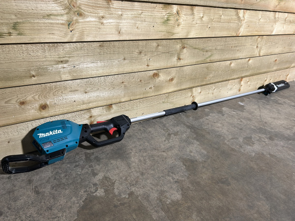 Makita accu stokkettingzaag 40V body UA003G