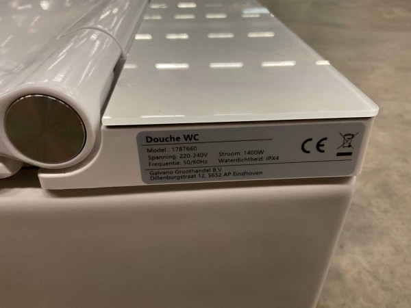 sub-brioso-rimless-high-tech-douche-toilet