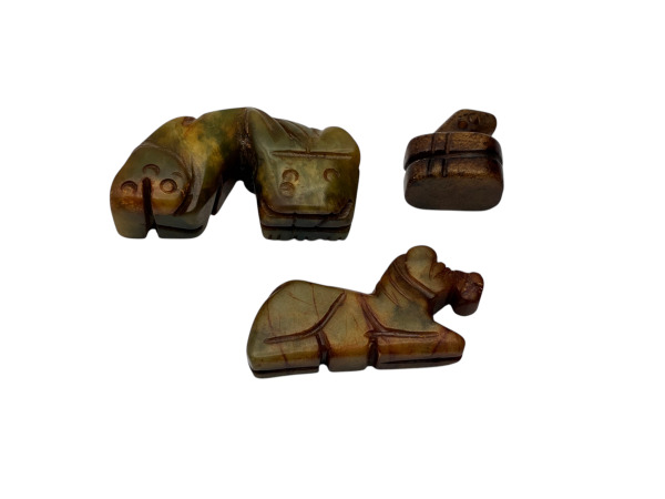 Exclusieve Set van Drie Handgesneden Jade Dierenamuletten