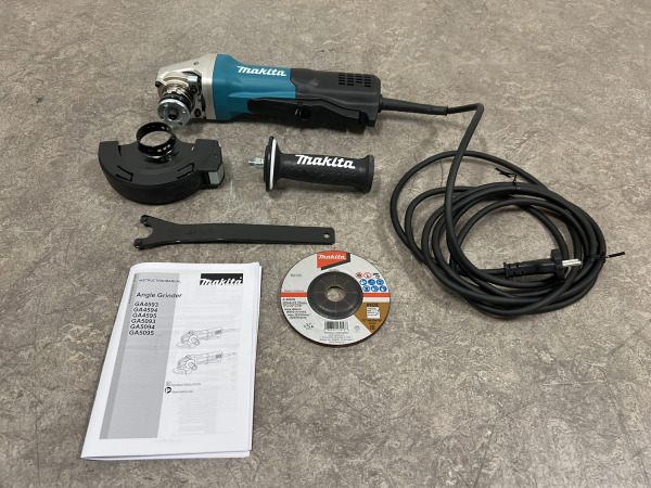 Makita haakse slijper 1900W GA5095