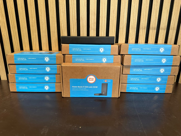16x BlueBuilt Powerbank 27.000 mAh 100W – Ongetest