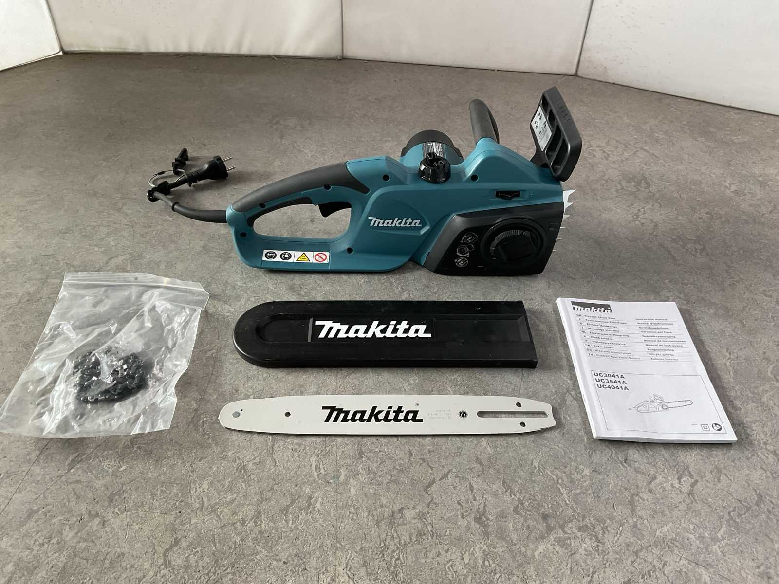 makita-uc3041a-kettingzaag-elektrisch