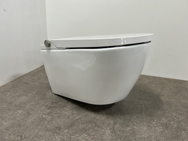 Wandtoilet met geïntegreerde bidetfunctie