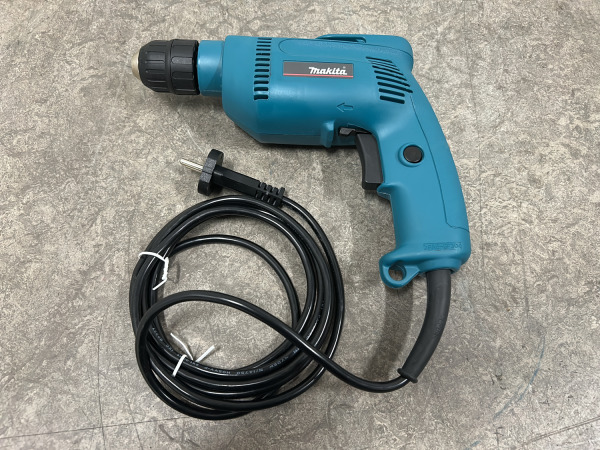 Makita boormachine 530W 6408