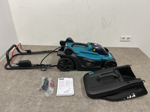 Makita accu grasmaaier 18V DLM330