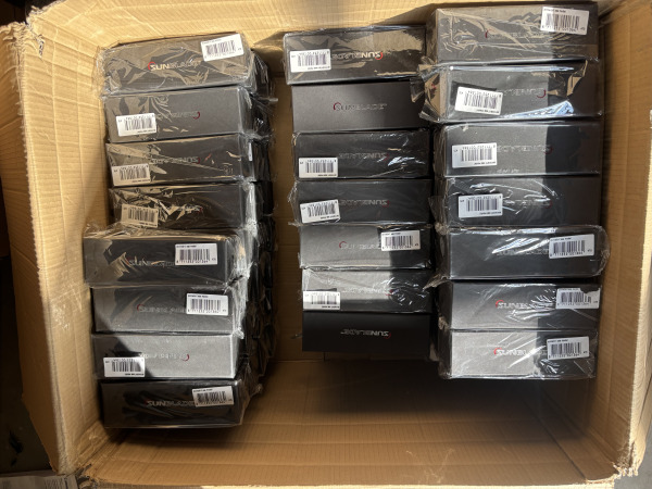 100x Partij vintage Sunblade Zonnebrillen – Mix Modellen – Nieuw