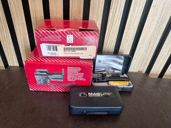 Maglite zaklampen en maglite laders