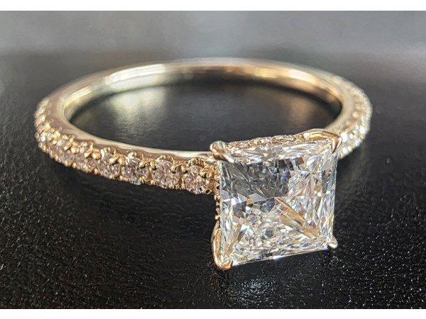 Gouden ring met 1 crt Prinsess diamant ( IGI ) 