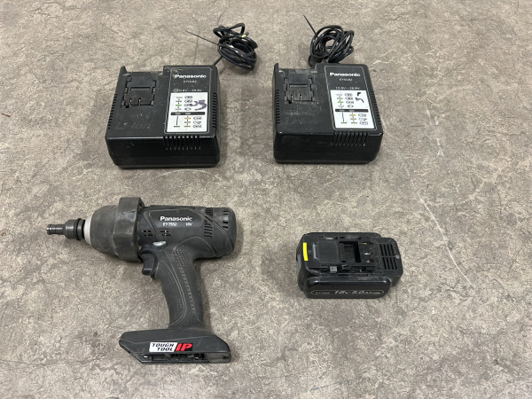 Panasonic 18V accu-slagmoersleutel set EY7552