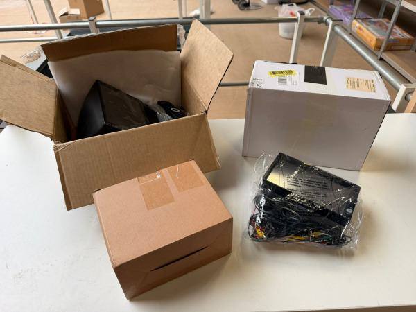 Mixpartij Autoradio's afkomstig van Amazon (4 stuks) 