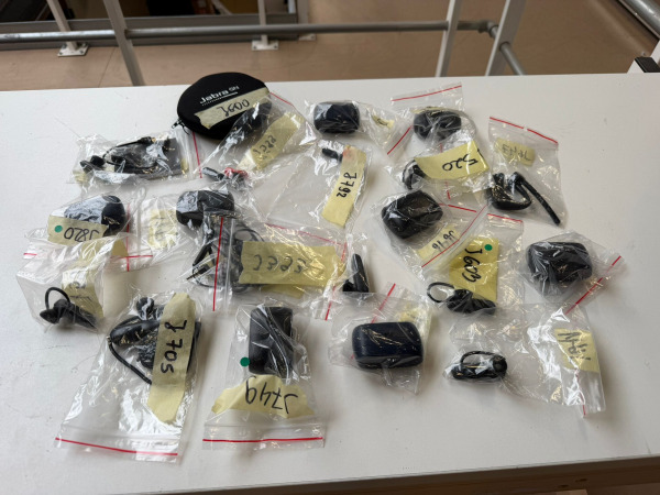 Mixpartij 20 stuks Jabra - o.a. oortjes en headsets #J2