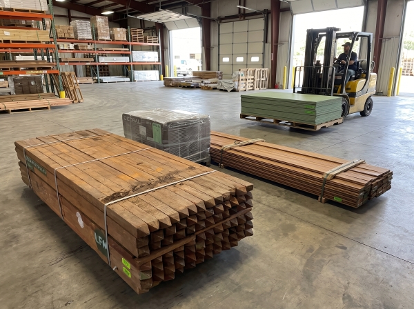 Hout, doe-het-zelf artikelen en gevelbekleding