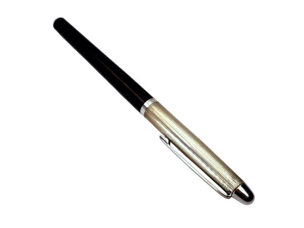 Caran d'Ache | Madison Elegante Bicolor Vulpen met Gegroefde Verzilverde Dop