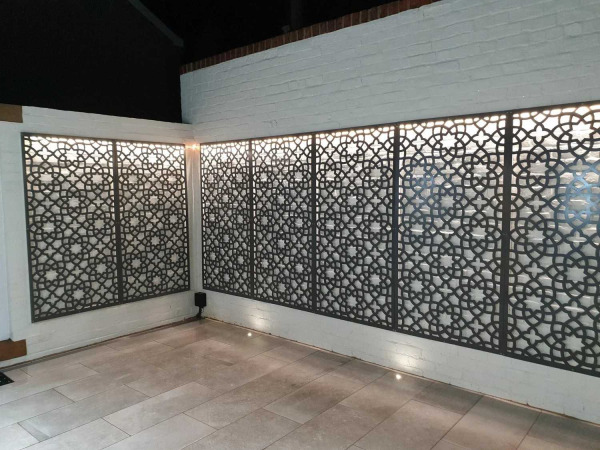 3x Composiet terrasscherm "Alhambra" 180x90cm – foto 2 – kavel bij XL Auctions