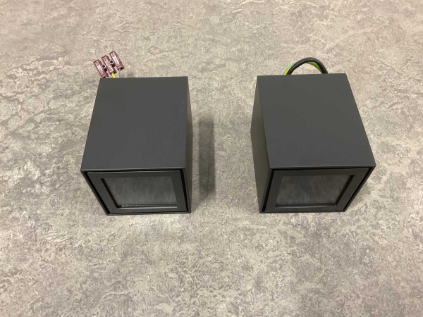 2x Base on opbouwspot GU10 kantelbaar 80x80mm zwart – foto 3 – kavel bij XL Auctions