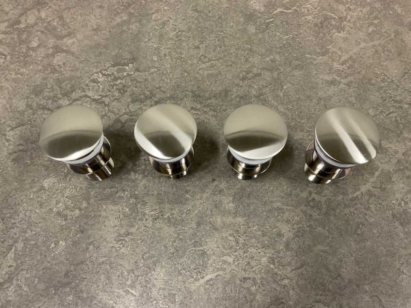 4x Beaux wastafelplug niet afsluitbaar Lilas geborsteld – foto 3 – kavel bij XL Auctions